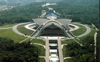 Illustration for article titled Five crazy buildings that were actually made by Russians, not aliens